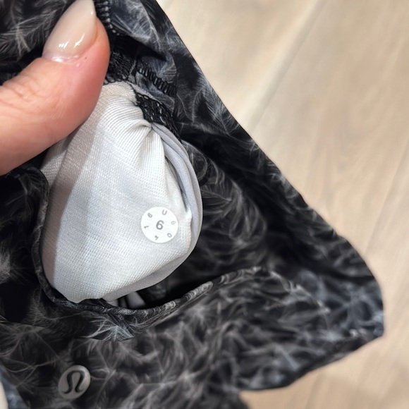 Lululemon Wunder Under High Waist Leggings - Picture 4 of 13